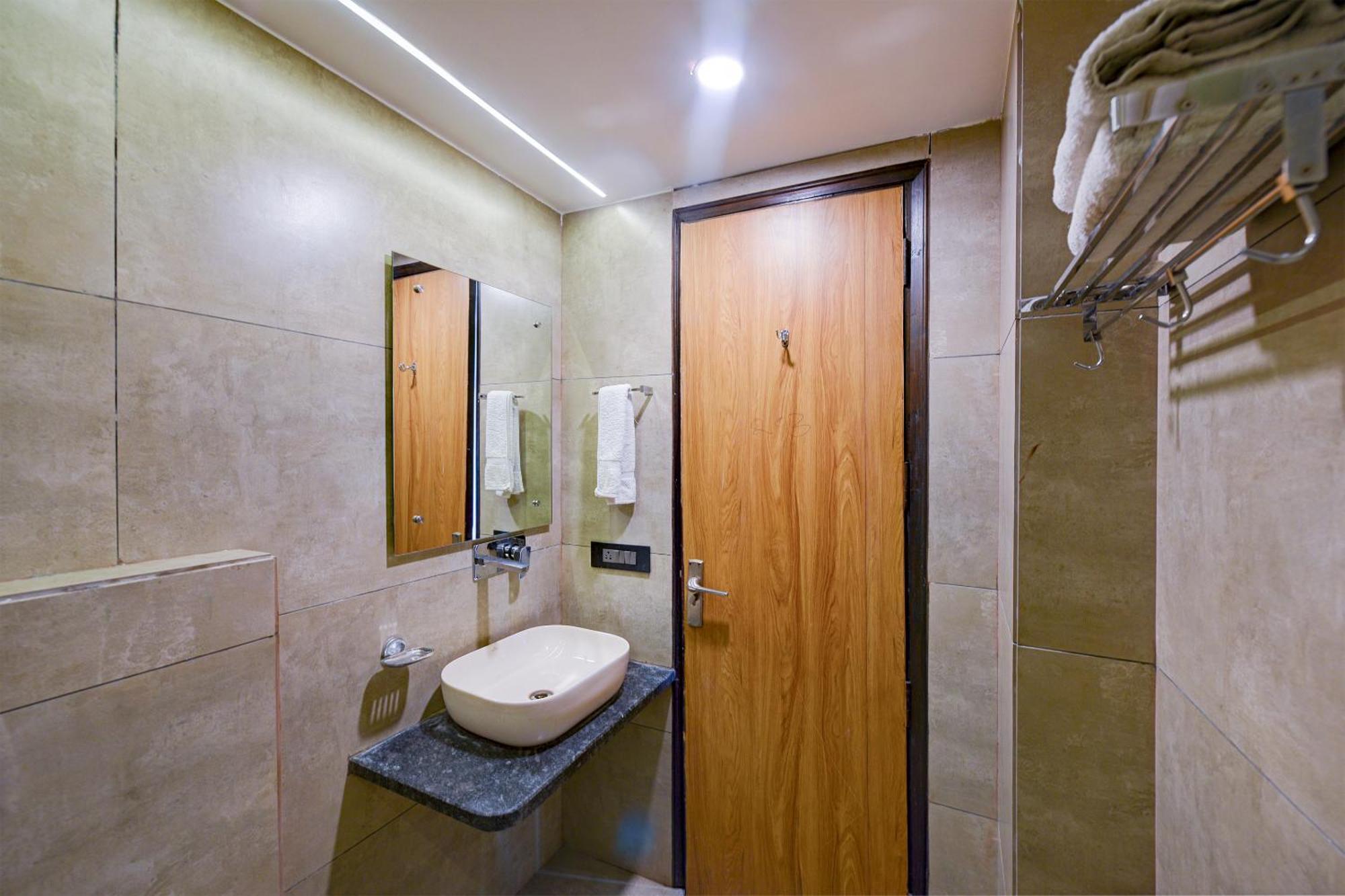 Hotel Sohana Palace Near New Delhi Railway Station And Connaught Place Extérieur photo